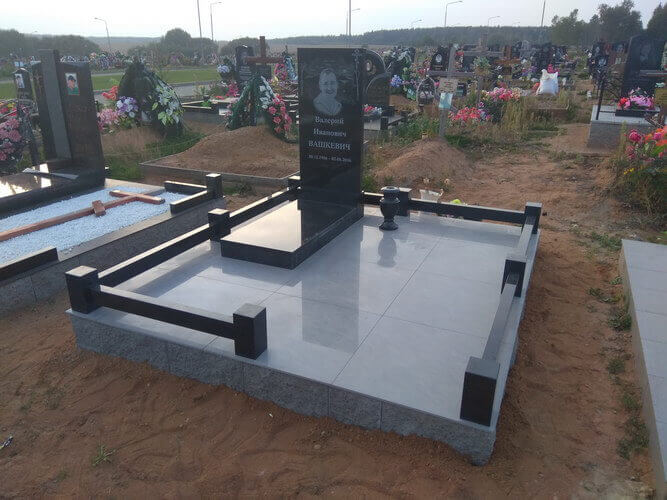 недорогой памятник на могилу